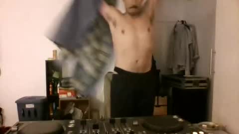 Casandro online show from 10-28-25, 01:53