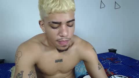 izaack online show from 10-05-25, 02:21