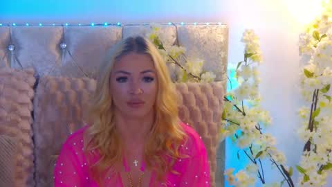 Snapshot of izabellle02 chatting on 05-09-26, 03:12 Izabella online show from 05-09-26, 03:12