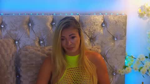 Snapshot of izabellle02 chatting on 08-01-26, 03:28 Izabella online show from 08-01-26, 03:28