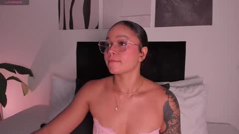 Izzy vega  online show from 10-01-25, 01:11