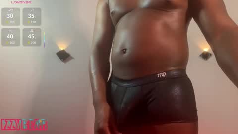 Snapshot of izzybear_ chatting on 12-15-25, 06:06 IzzyBear online show from 12-15-25, 06:06