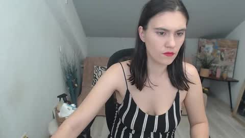 Snapshot of izzymonro chatting on 11-21-25, 02:05 Izzy online show from 11-21-25, 02:05