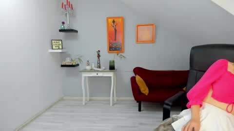 Snapshot of izzymonro chatting on 12-14-25, 08:41 Izzy online show from 12-14-25, 08:41