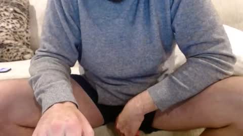 Snapshot of j335129 chatting on 12-20-25, 12:56 James online show from 12-20-25, 12:56