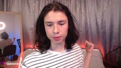 Snapshot of j_a_x_x_x_o_n chatting on 06-16-26, 11:57 Hey im Jaxxxon check my info online show from 06-16-26, 11:57