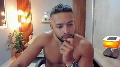 Calix  Independient model Insta and twt Calixsnake online show from 04-19-26, 12:54