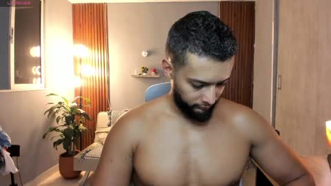 Calix  Independient model Insta and twt Calixsnake online show from 05-31-26, 10:33