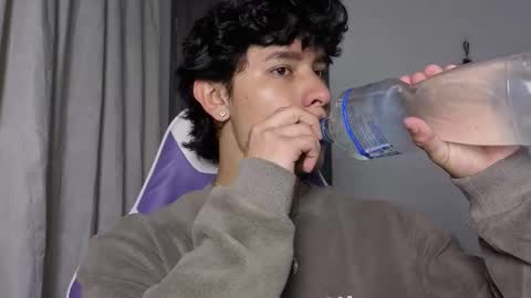 Noah online show from 11-24-25, 01:44