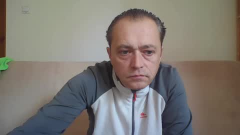 Snapshot of ja424387 chatting on 10-29-25, 11:34 Tomek online show from 10-29-25, 11:34