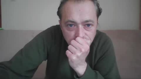 Snapshot of ja424387 chatting on 11-11-25, 11:54 Tomek online show from 11-11-25, 11:54