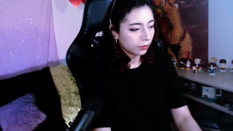 jade 18  online show from 11-25-25, 06:24