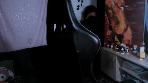 jade 18  online show from 12-23-25, 08:01