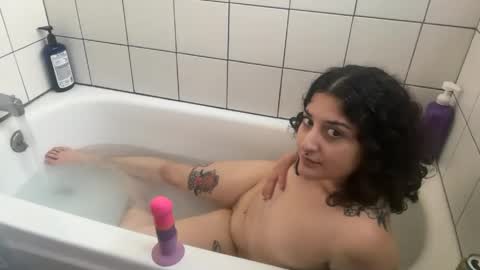 Snapshot of jackalopeangel chatting on 05-21-26, 10:28 Hazel online show from 05-21-26, 10:28