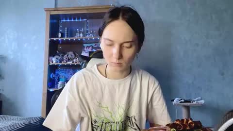 Snapshot of jackelineboldon chatting on 11-20-25, 06:24 Alice online show from 11-20-25, 06:24