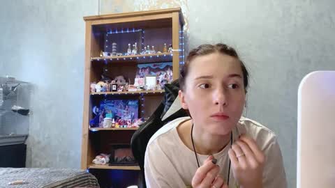 Snapshot of jackelineboldon chatting on 11-21-25, 06:23 Alice online show from 11-21-25, 06:23