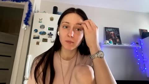 Snapshot of jackelineboldon chatting on 12-14-25, 07:58 Alice online show from 12-14-25, 07:58