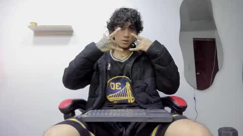 Jackes Taylor online show from 10-19-25, 04:57