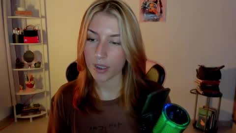 Linda Sofia help me get to 100 thumbs up online show from 02-02-25, 10:49