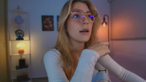 Linda Sofia help me get to 100 thumbs up online show from 10-26-25, 04:51