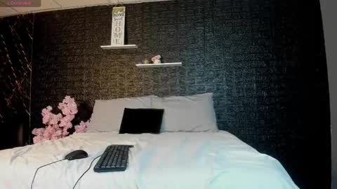 jacky_wolf1 online show from 04-22-26, 06:42