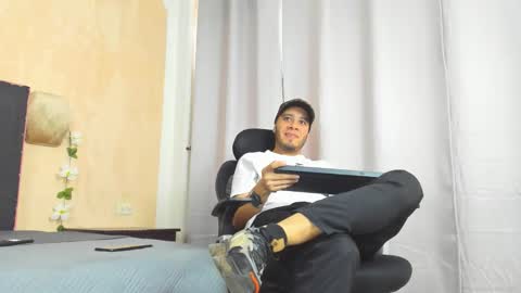 Snapshot of jacob_lewitt chatting on 02-06-25, 08:13 Jacob online show from 02-06-25, 08:13