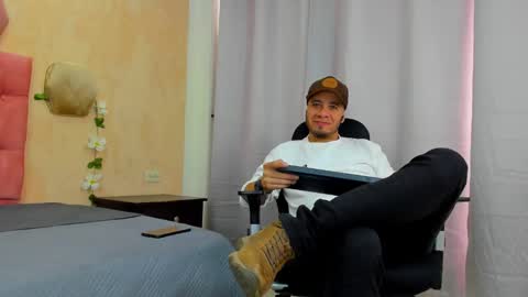 Snapshot of jacob_lewitt chatting on 02-07-25, 07:49 Jacob online show from 02-07-25, 07:49