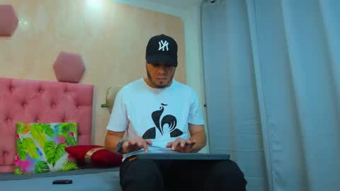 Snapshot of jacob_lewitt chatting on 02-14-25, 01:45 Jacob online show from 02-14-25, 01:45