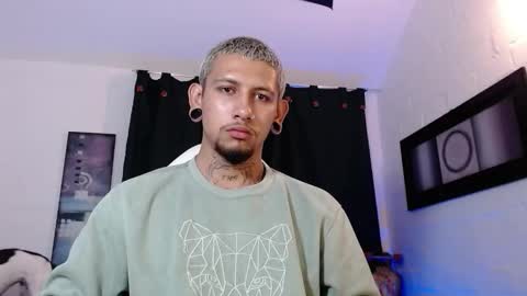 Snapshot of jacob_zane1 chatting on 02-20-25, 05:23 Michael Caicedo online show from 02-20-25, 05:23