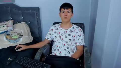 Snapshot of jacobb_lee chatting on 12-04-25, 08:39 Jacob Lee online show from 12-04-25, 08:39