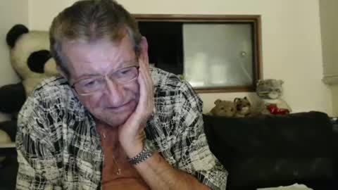 Snapshot of jacques_de_france chatting on 12-28-24, 05:33 Jacques online show from 12-28-24, 05:33