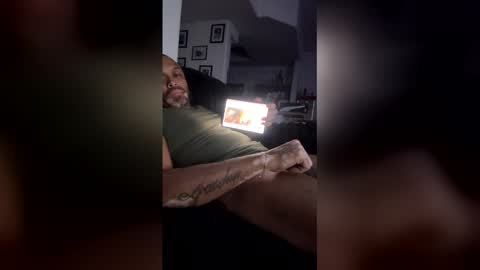 Snapshot of jacuzzi_b chatting on 03-18-26, 09:45 jacuzzi_b online show from 03-18-26, 09:45