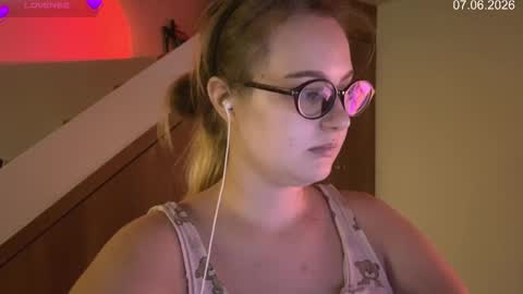 Snapshot of jacywinslat chatting on 06-07-26, 01:26 jacywinslat online show from 06-07-26, 01:26