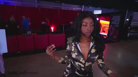 Snapshot of jada_valentine chatting on 10-19-25, 06:41 Jada online show from 10-19-25, 06:41