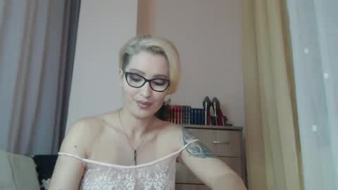 Snapshot of jadapink___ chatting on 05-28-26, 06:27 Jada online show from 05-28-26, 06:27