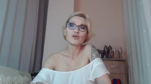 Snapshot of jadapink___ chatting on 06-25-26, 06:34 Jada online show from 06-25-26, 06:34