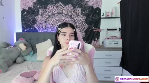 Snapshot of jade__weed chatting on 01-19-25, 06:53 online show from 01-19-25, 06:53