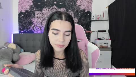 Snapshot of jade__weed chatting on 01-22-25, 10:59 online show from 01-22-25, 10:59