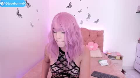 Snapshot of jade__weed chatting on 09-19-25, 12:12 online show from 09-19-25, 12:12