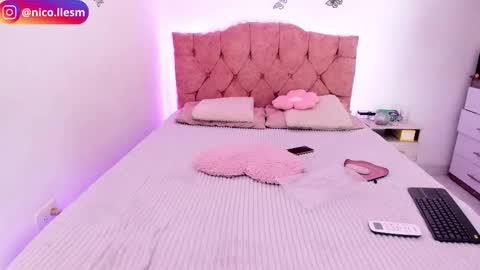 Snapshot of jade__weed chatting on 10-02-25, 01:23 online show from 10-02-25, 01:23