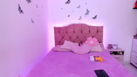 Snapshot of jade__weed chatting on 10-17-25, 09:50 online show from 10-17-25, 09:50