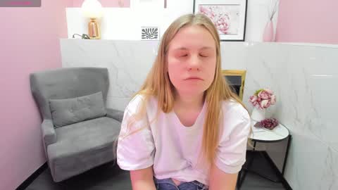 Jade online show from 01-09-25, 02:54