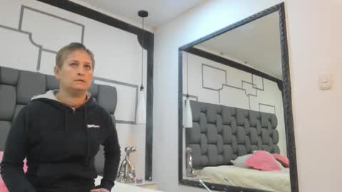 Jade  online show from 10-04-25, 11:08