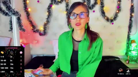 jade white  online show from 12-26-24, 12:49