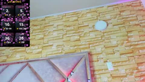 jade white  online show from 01-13-26, 12:54