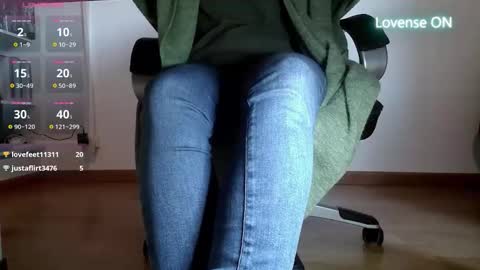 Snapshot of jadefxxt2 chatting on 12-18-25, 02:56 Jadefxxt online show from 12-18-25, 02:56