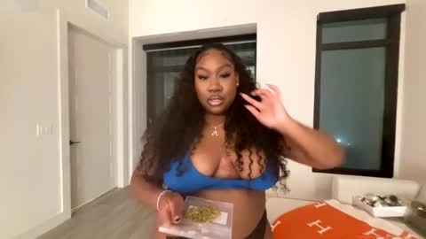 Snapshot of jadelove222 chatting on 12-17-24, 07:40 Jade Love online show from 12-17-24, 07:40