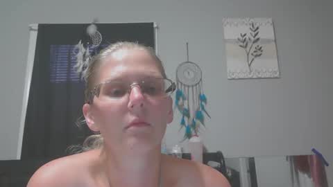 Snapshot of jadeluv chatting on 06-11-26, 01:16 JadeLuv online show from 06-11-26, 01:16
