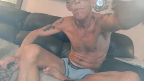 Snapshot of jah987654321 chatting on 02-15-25, 06:01 James online show from 02-15-25, 06:01