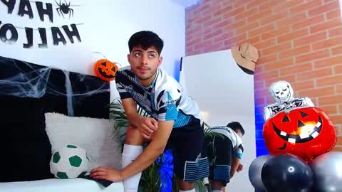 Snapshot of jaiden_thoner chatting on 10-31-25, 08:32 Jaiden online show from 10-31-25, 08:32